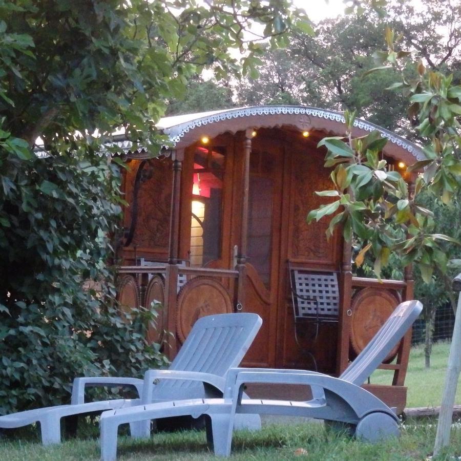 Saint-Sernin  Roulotte La Souleillade B&B 외부 사진